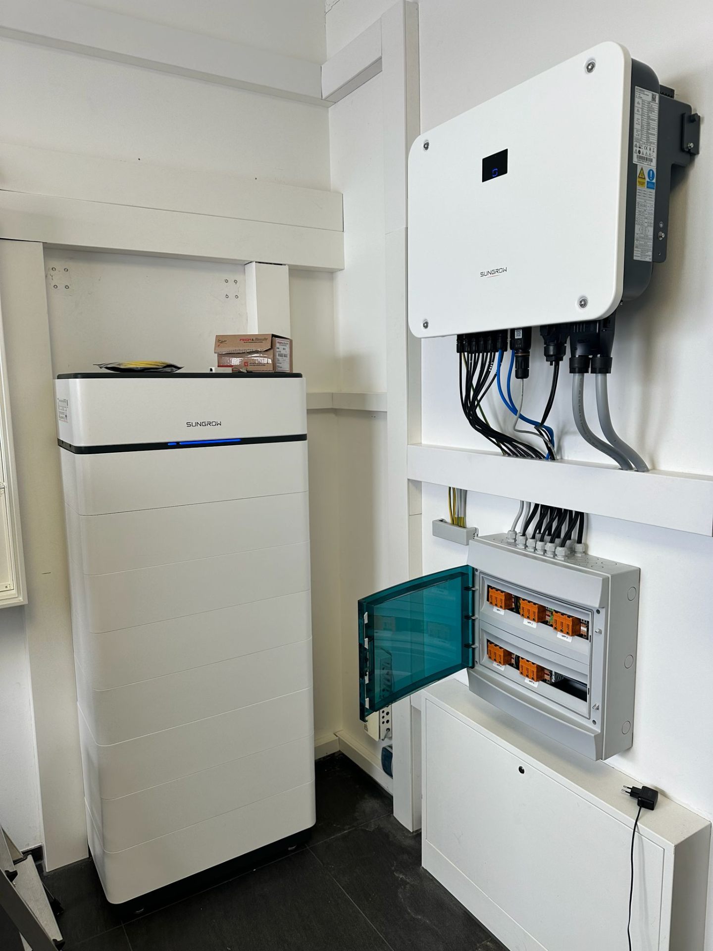 Sungrow Stromspeicher mit DC-Verteilung in installiertem Technikraum