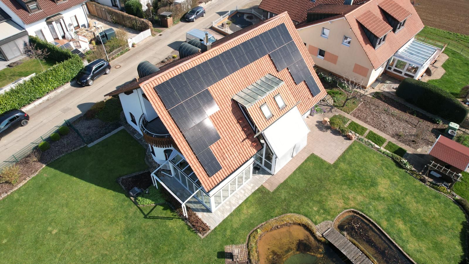 Photovoltaikanlage auf Einfamilienhaus mit Wintergarten – begleitetes Projekt